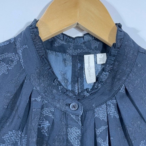 Treasure & Bond Blue Ruffle Neck Sleeveless Button Down Floral Print - Picture 9 of 10